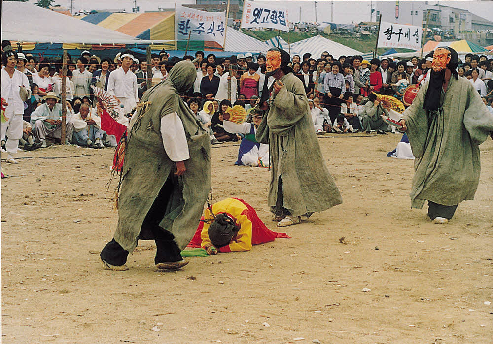1984년 관노가면극.jpg
